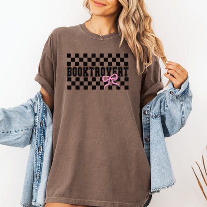 Booktrovert Bow - Comfort Colors T-shirt